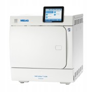 autoklaw medyczny Melag Vacuklav 41B+ Premium w kolorze białym, z wyświetlaczem  zamocowanym w prawej górnej części urządzenia, pokazany pod kątem