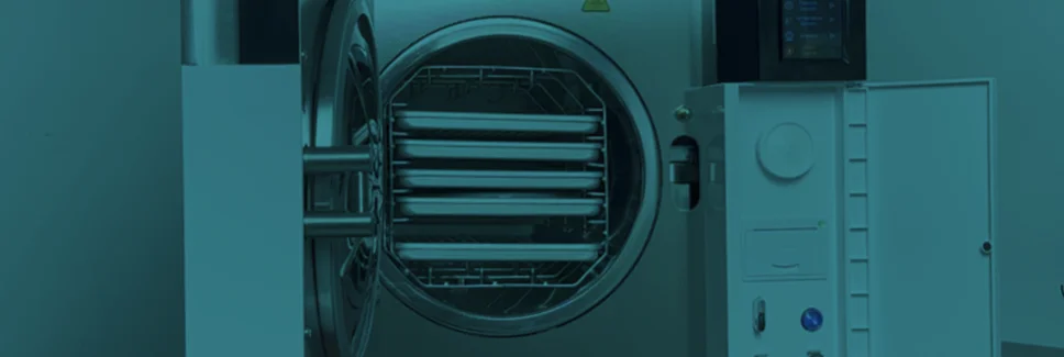 prized autoklawu ukazujący filtr hepa zainstalowany po prawej stronie